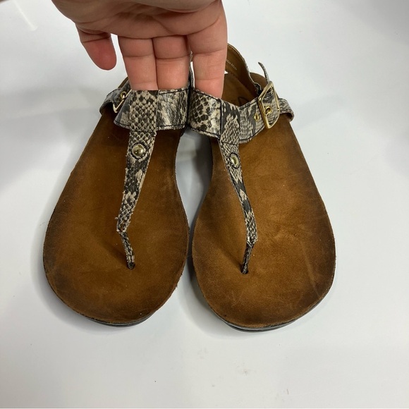 Clarks bendables snake skin print t-strap sandals women’s size 7 casual summer - Picture 3 of 8